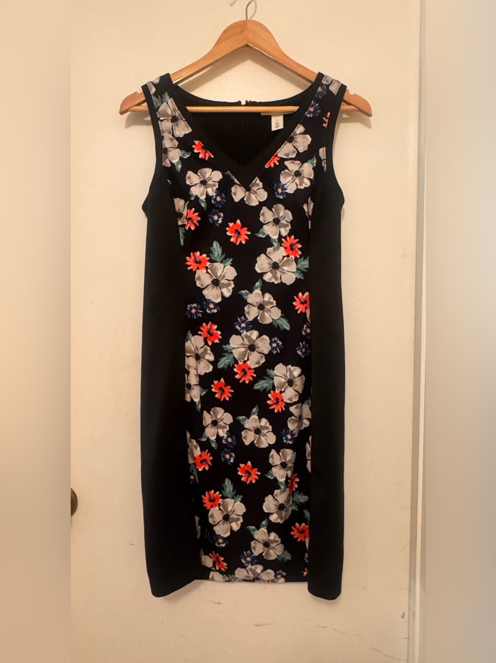 White House Black Market Black Floral V-Neck Sheath Dress